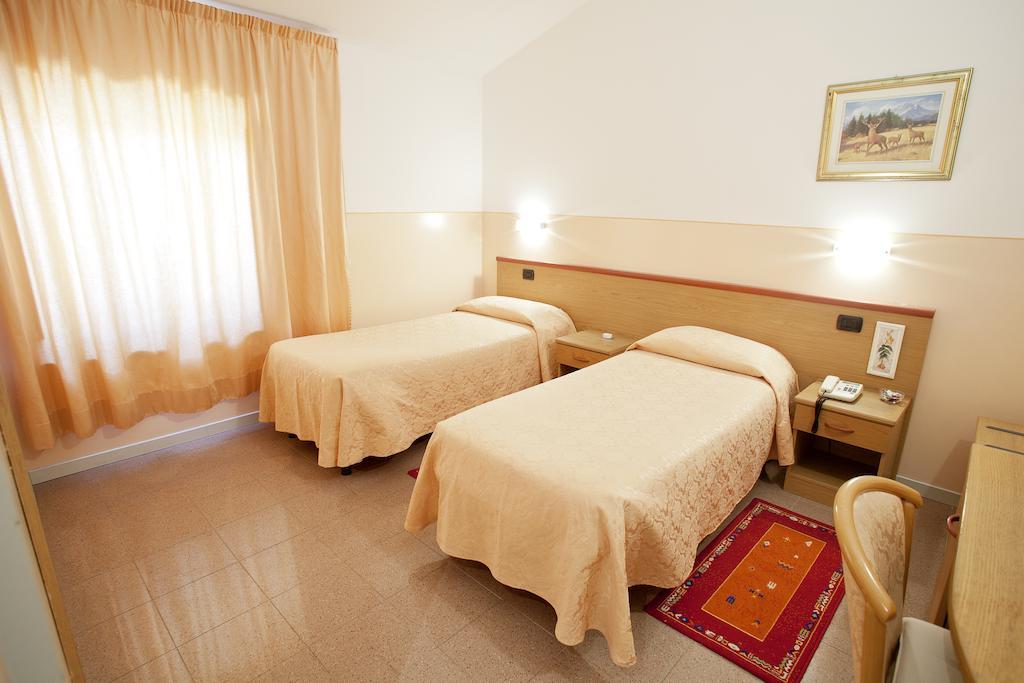 Master Hotel Castelvetro Piacentino Buitenkant foto