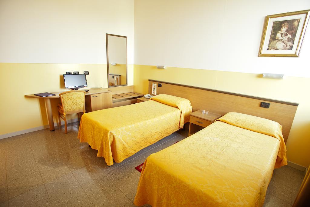 Master Hotel Castelvetro Piacentino Buitenkant foto