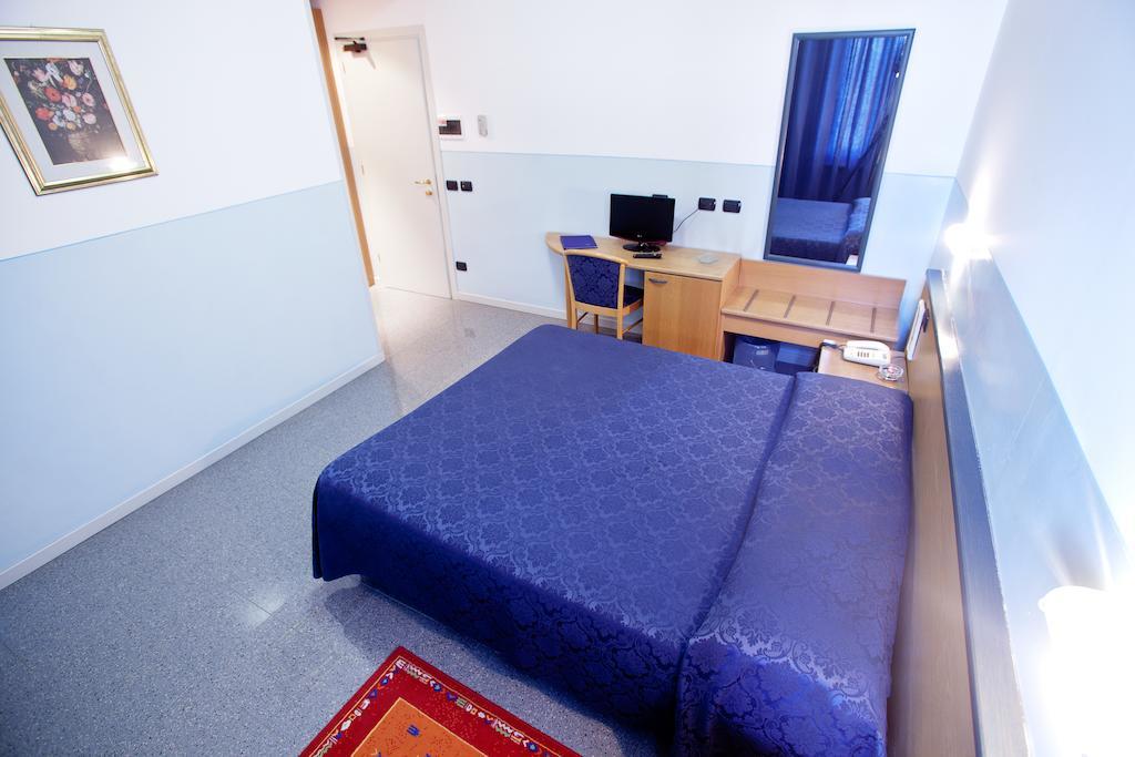 Master Hotel Castelvetro Piacentino Buitenkant foto