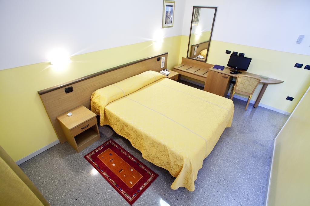 Master Hotel Castelvetro Piacentino Buitenkant foto
