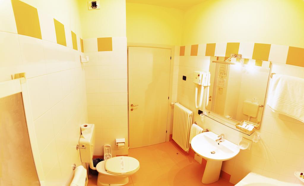 Master Hotel Castelvetro Piacentino Buitenkant foto