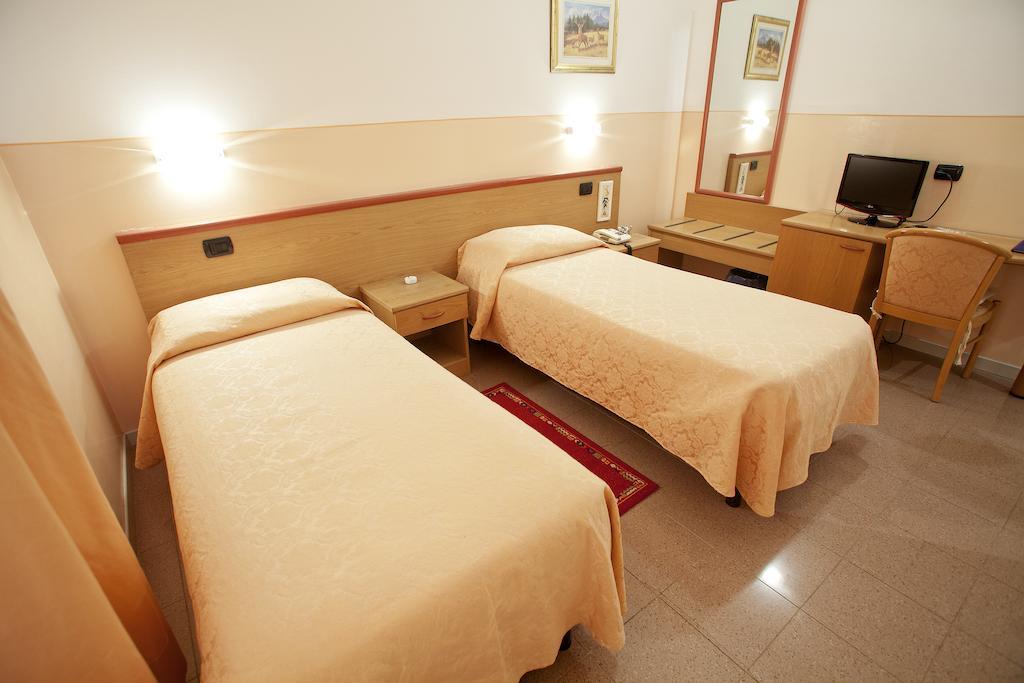 Master Hotel Castelvetro Piacentino Buitenkant foto