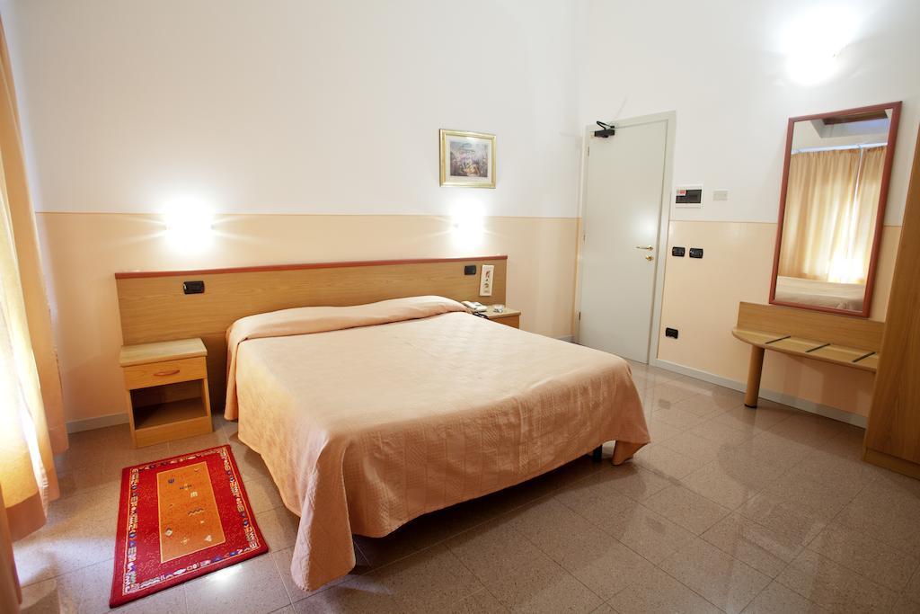 Master Hotel Castelvetro Piacentino Buitenkant foto