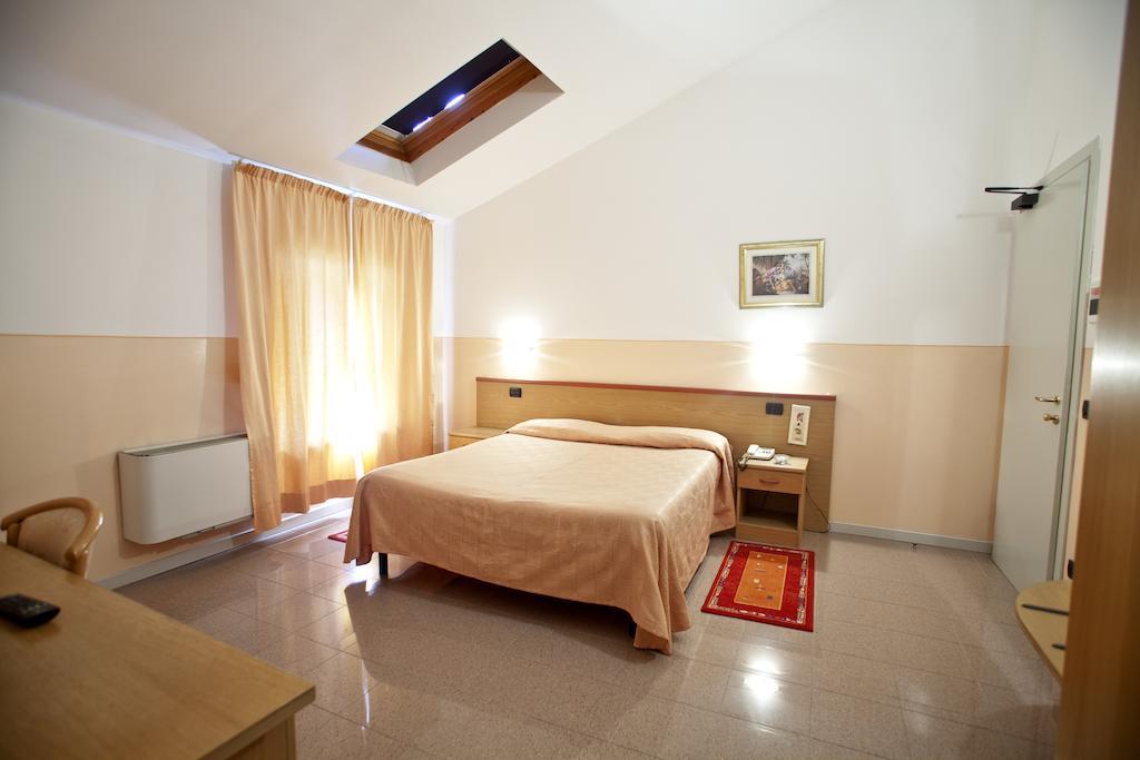 Master Hotel Castelvetro Piacentino Buitenkant foto