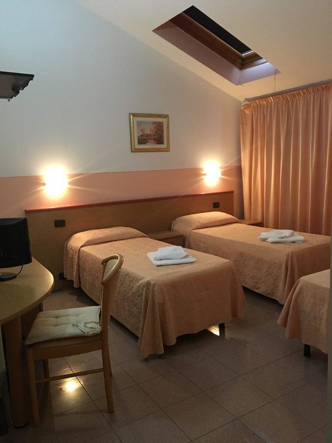 Master Hotel Castelvetro Piacentino Buitenkant foto